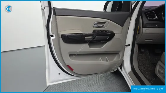 KIA CARNIVAL 7-SEATER LIMOUSINE