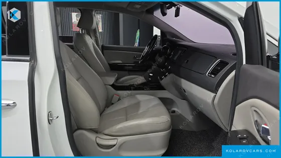 KIA CARNIVAL 7-SEATER LIMOUSINE