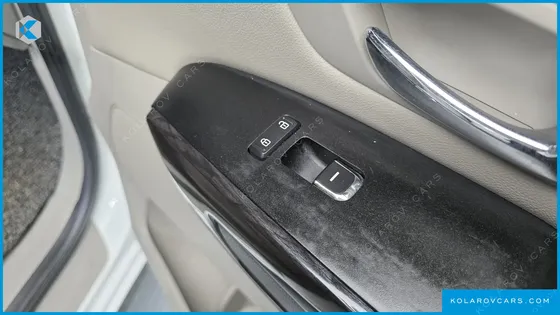 KIA CARNIVAL 7-SEATER LIMOUSINE