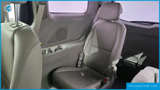 KIA CARNIVAL 11-SEATER LUXURY
