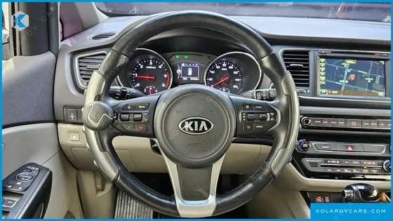 KIA CARNIVAL 11-SEATER LUXURY