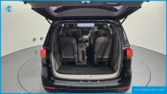 KIA CARNIVAL 11-SEATER LUXURY