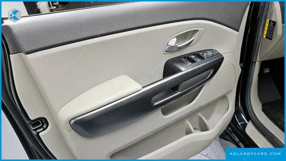 KIA CARNIVAL 11-SEATER LUXURY