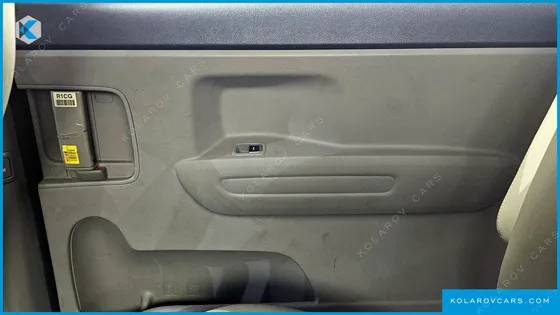 KIA CARNIVAL 11-SEATER LUXURY