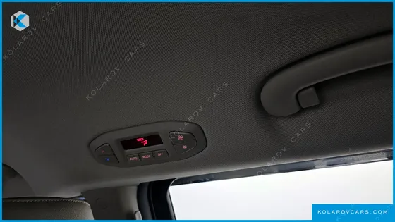 KIA CARNIVAL 11-SEATER LUXURY