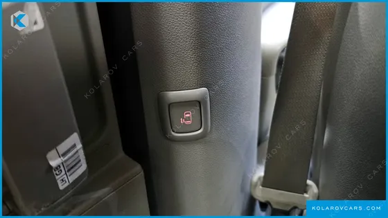 KIA CARNIVAL 11-SEATER LUXURY