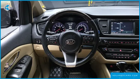 KIA CARNIVAL GASOLINE 7-SEATER LIMOUSINE