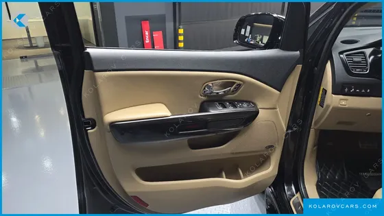 KIA CARNIVAL GASOLINE 7-SEATER LIMOUSINE