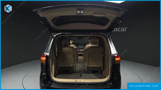 KIA CARNIVAL 9-SEATER PRESTIGE