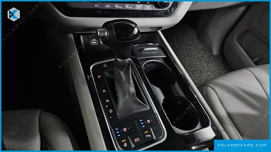 KIA CARNIVAL 9-SEATER NOBLESSE