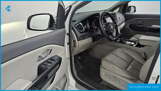 KIA CARNIVAL 9-SEATER NOBLESSE