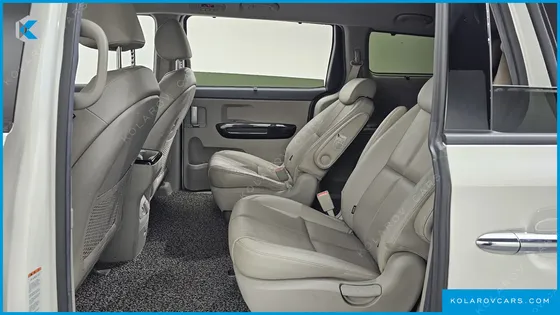 KIA CARNIVAL 9-SEATER NOBLESSE