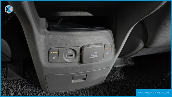 KIA CARNIVAL 9-SEATER NOBLESSE