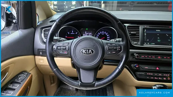 KIA CARNIVAL 9-SEATER HI-LIMOUSINE