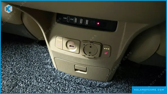 KIA CARNIVAL 9-SEATER HI-LIMOUSINE