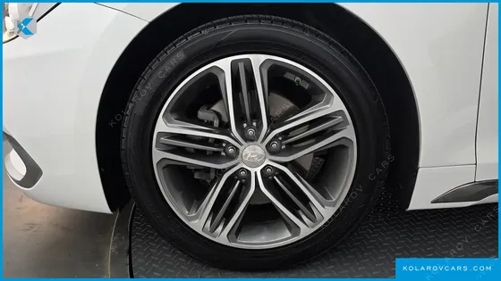 HYUNDAI GRANDEUR 3.0 LPI MODERN (RENTAL CAR)