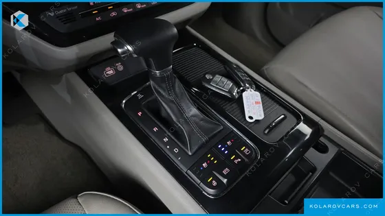 KIA CARNIVAL 9-SEATER PRESTIGE