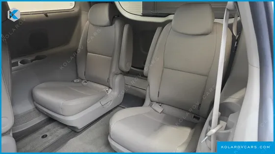 KIA CARNIVAL 9-SEATER PRESTIGE
