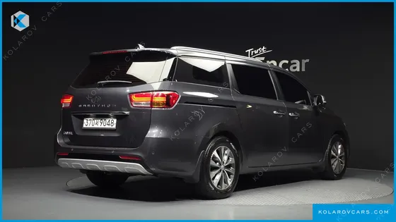 KIA CARNIVAL 9-SEATER LUXURY