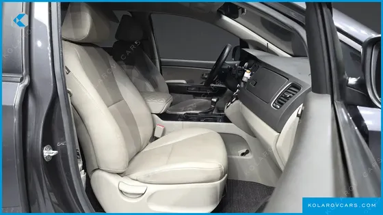 KIA CARNIVAL 9-SEATER LUXURY