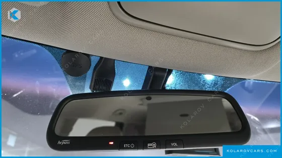 KIA CARNIVAL 9-SEATER LUXURY