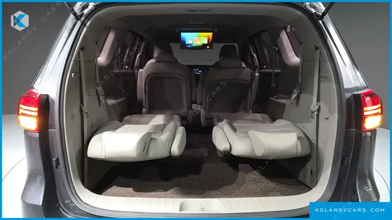 KIA CARNIVAL 9-SEATER LUXURY