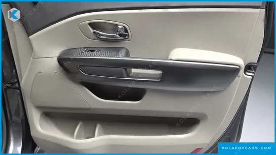 KIA CARNIVAL 9-SEATER LUXURY