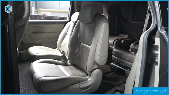 KIA CARNIVAL 9-SEATER LUXURY