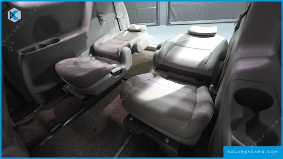 KIA CARNIVAL 9-SEATER LUXURY