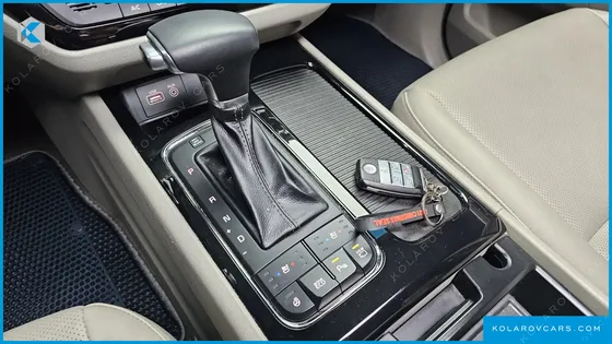 KIA CARNIVAL 9-SEATER PRESTIGE