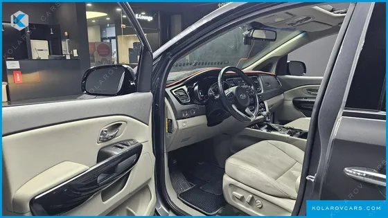 KIA CARNIVAL 9-SEATER PRESTIGE