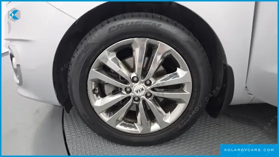 KIA CARNIVAL 9-SEATER NOBLESSE