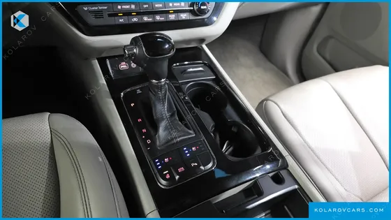 KIA CARNIVAL 9-SEATER NOBLESSE