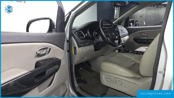 KIA CARNIVAL 9-SEATER NOBLESSE