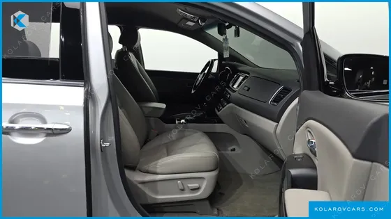 KIA CARNIVAL 9-SEATER NOBLESSE