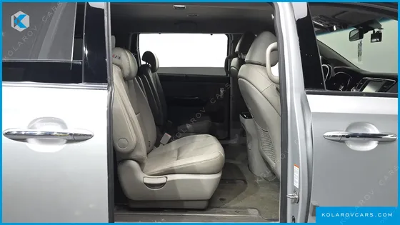 KIA CARNIVAL 9-SEATER NOBLESSE