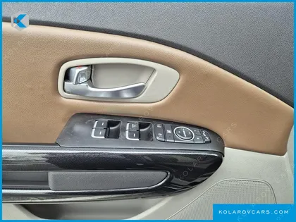 KIA CARNIVAL 9-SEATER PRESTIGE