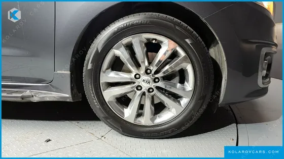 KIA CARNIVAL 9-SEATER NOBLESSE SPECIAL
