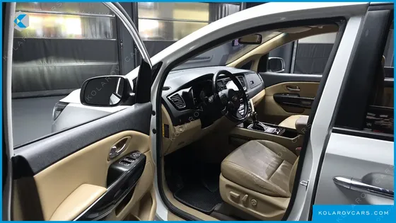 KIA CARNIVAL 9-SEATER PRESTIGE