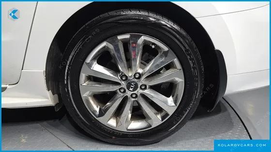 KIA CARNIVAL 9-SEATER PRESTIGE