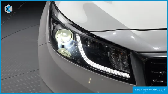 KIA CARNIVAL 9-SEATER PRESTIGE