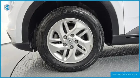 HYUNDAI VENUE 1.6 MODERN