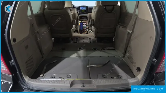 KIA CARNIVAL GRAND CARNIVAL 7-SEATER HI LIMOUSINE