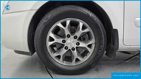 KIA CARNIVAL EASYMOVE 8-SEATER