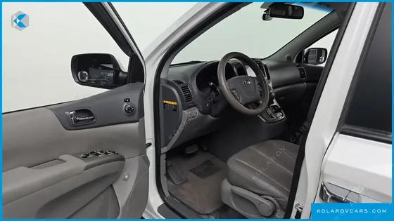 KIA CARNIVAL EASYMOVE 8-SEATER