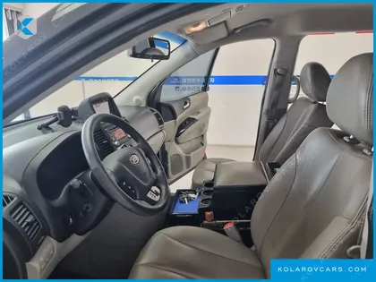 KIA CARNIVAL NEW CARNIVAL LIMOUSINE GLX