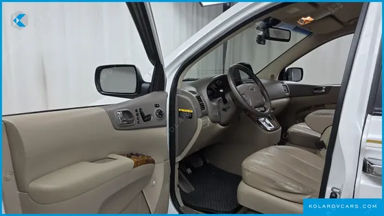 KIA CARNIVAL GRAND CARNIVAL HI LIMOUSINE GLX