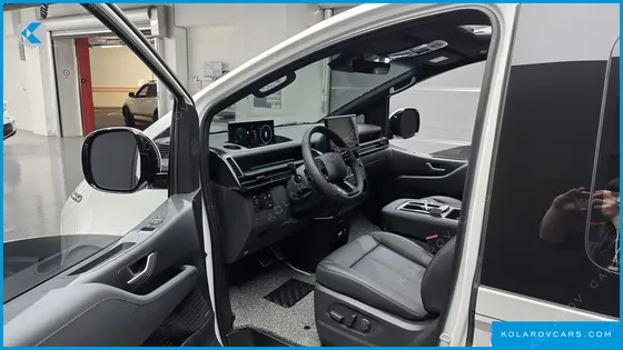 HYUNDAI STARIA EV LOUNGE 11-SEATER