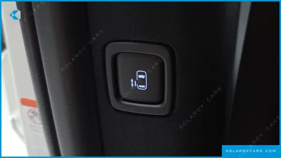 HYUNDAI STARIA EV LOUNGE 11-SEATER