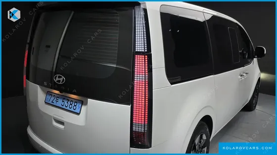 HYUNDAI STARIA EV LOUNGE 11-SEATER
